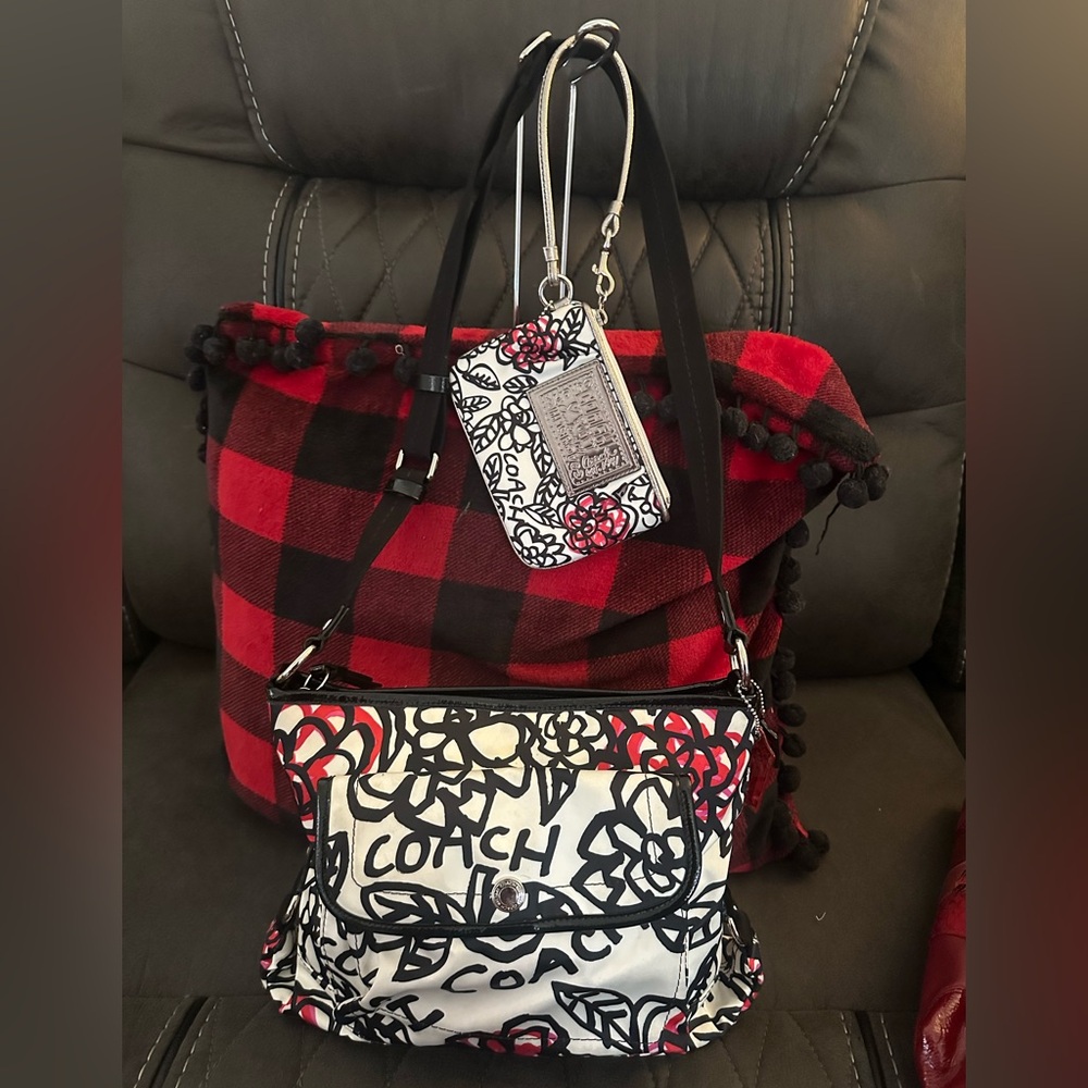 Coach Poppy Kyra Shoulder Bag And Wristlet graffiti art. EUC bundle 2011